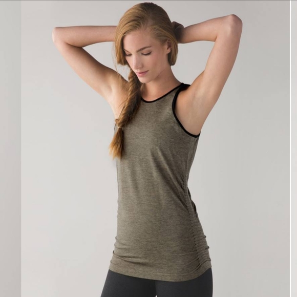 Like new Lululemon In The Flow Ruched tank top size 6 - Picture 2 of 10